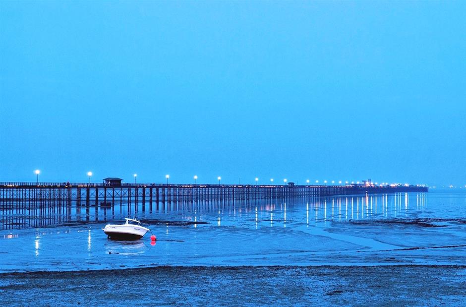 Photo of Southend Peir at night